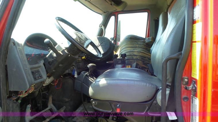 image for item L5261 2003 International 4200 dump truck