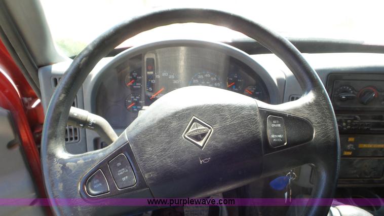 image for item L5261 2003 International 4200 dump truck