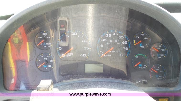 image for item L5261 2003 International 4200 dump truck