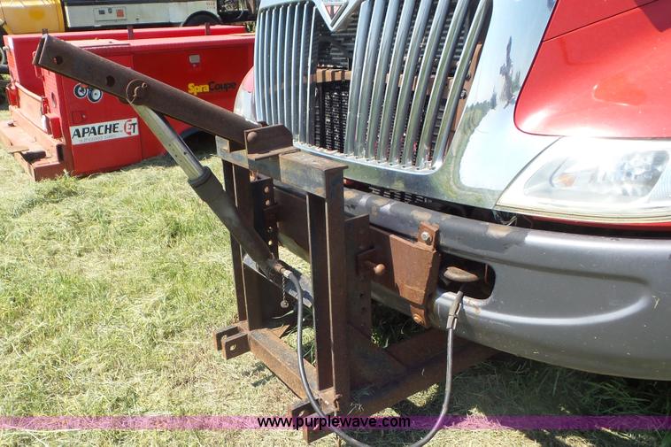 image for item L5261 2003 International 4200 dump truck