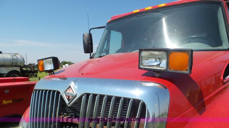 image for item L5261 2003 International 4200 dump truck