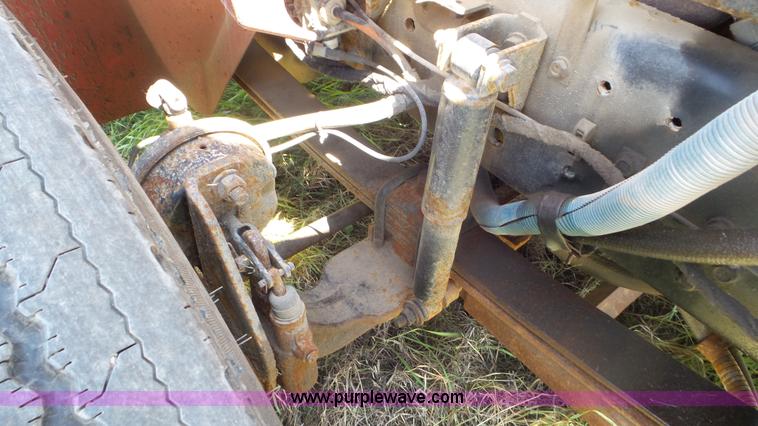 image for item L5261 2003 International 4200 dump truck