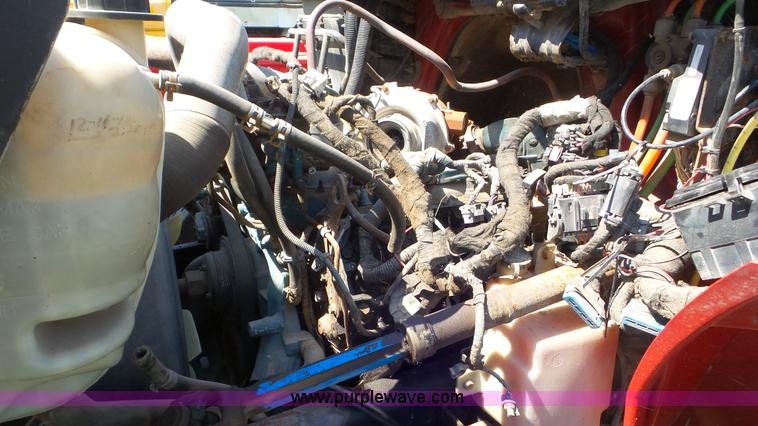 image for item L5261 2003 International 4200 dump truck