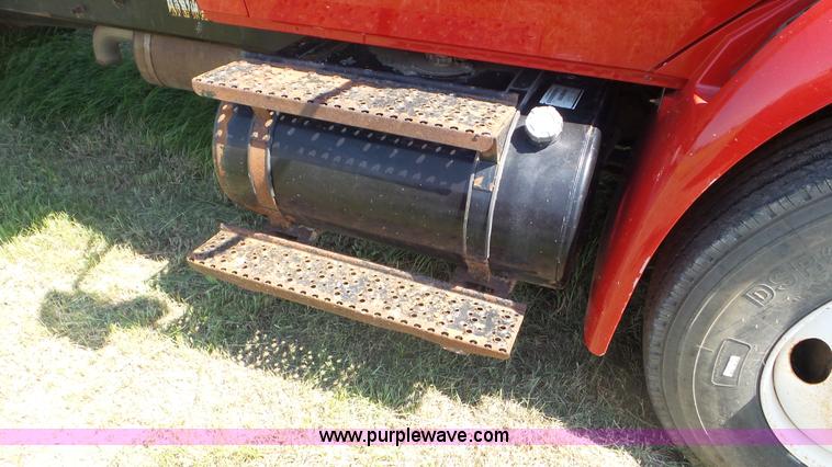 image for item L5261 2003 International 4200 dump truck