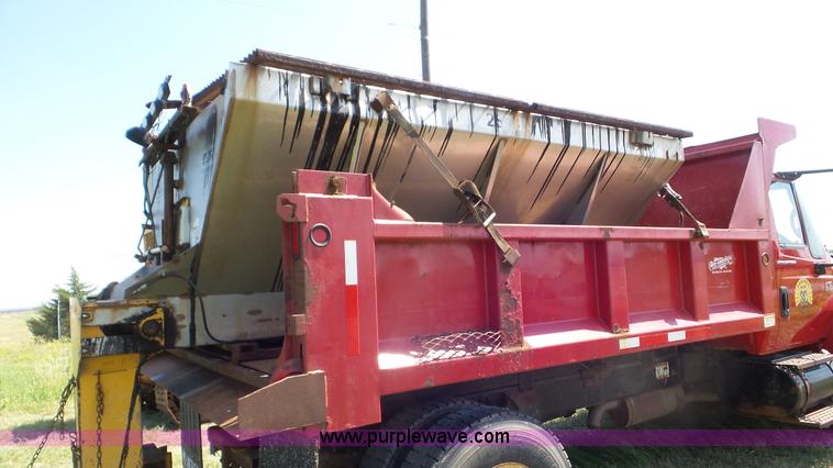 image for item L5261 2003 International 4200 dump truck