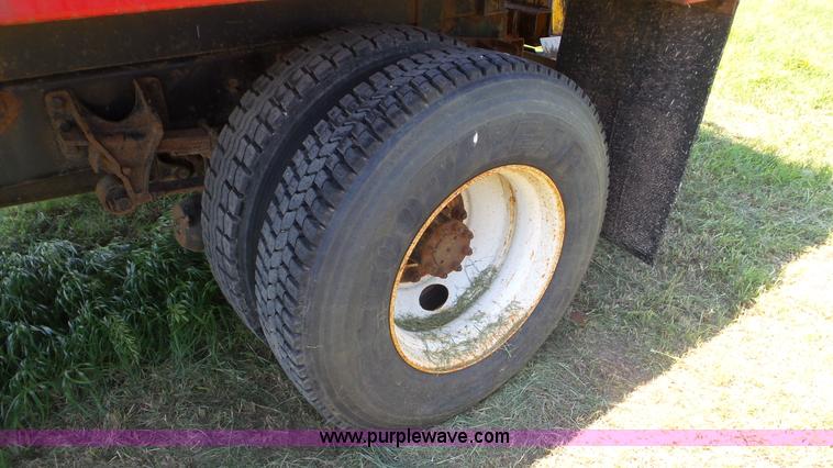 image for item L5261 2003 International 4200 dump truck