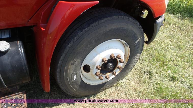 image for item L5261 2003 International 4200 dump truck