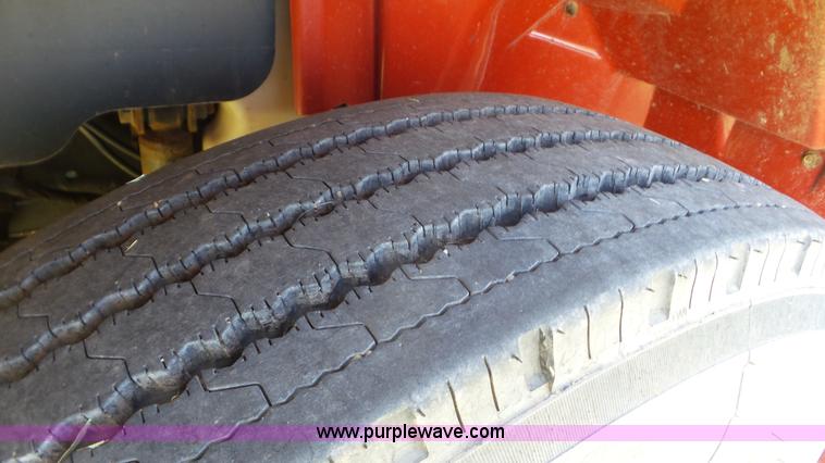 image for item L5261 2003 International 4200 dump truck