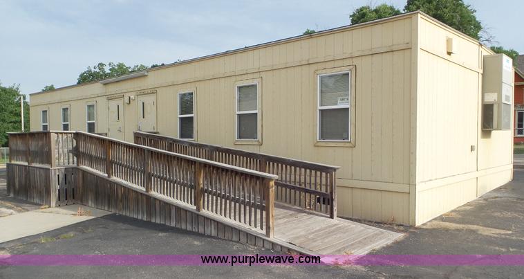 image for item L5276 2009 C&B mobile office trailer