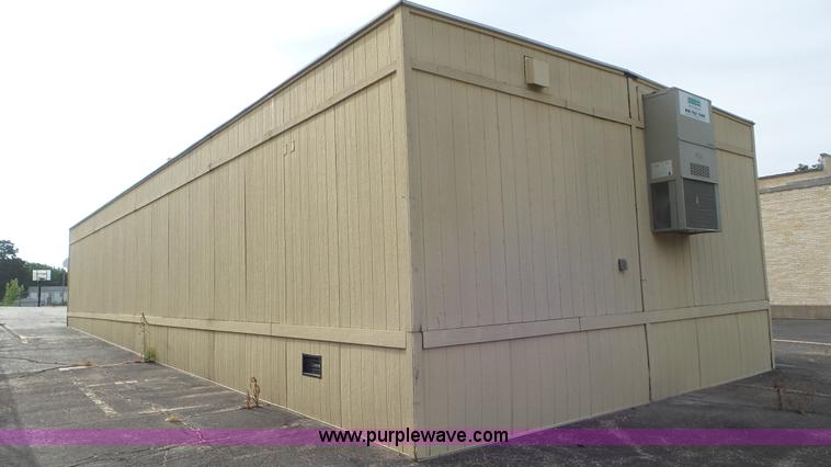 image for item L5276 2009 C&B mobile office trailer