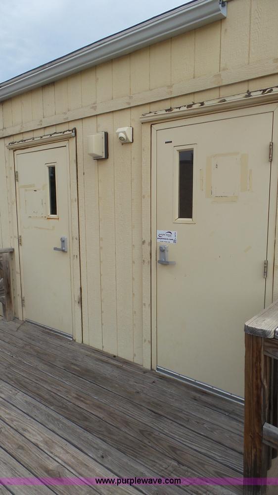 image for item L5276 2009 C&B mobile office trailer