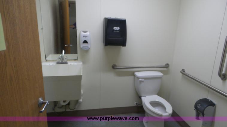 image for item L5276 2009 C&B mobile office trailer