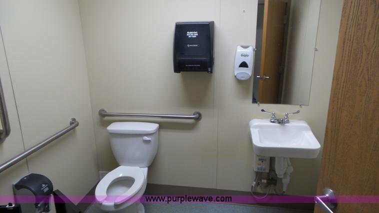 image for item L5276 2009 C&B mobile office trailer