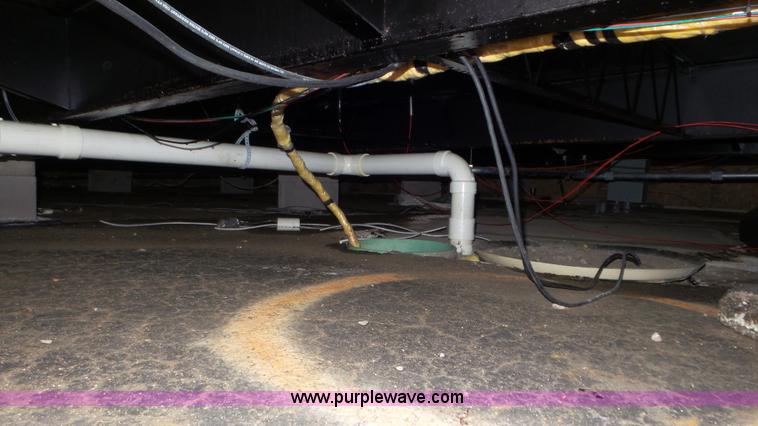 image for item L5276 2009 C&B mobile office trailer