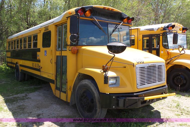 image for item L5734 2001 Freightliner FS65 school bus