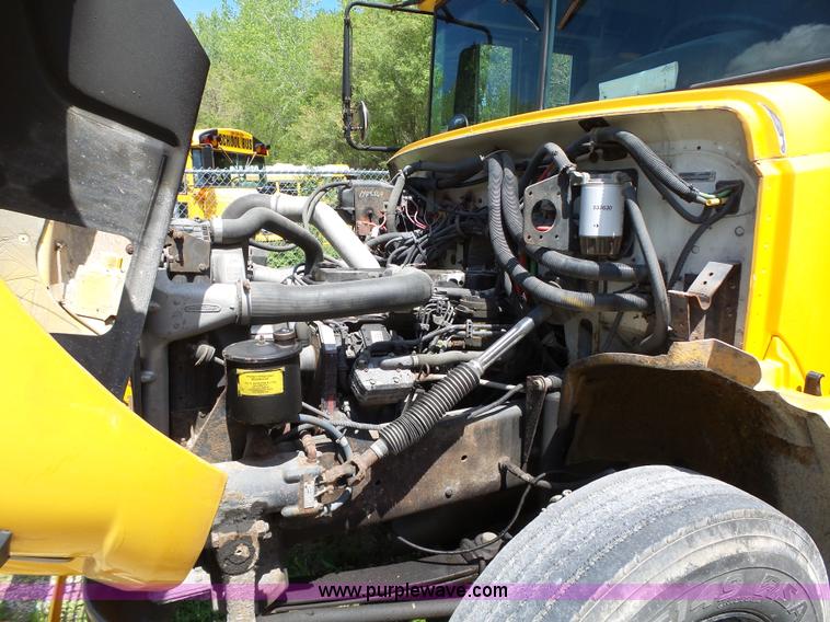 image for item L5734 2001 Freightliner FS65 school bus