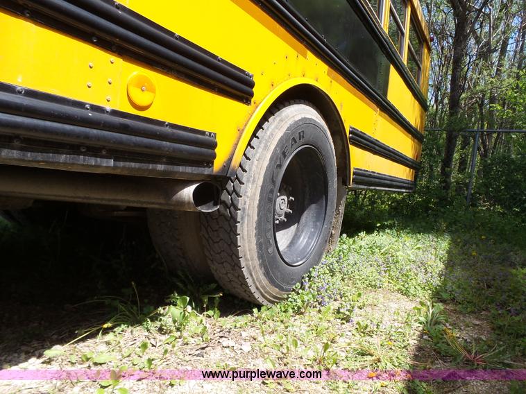image for item L5734 2001 Freightliner FS65 school bus