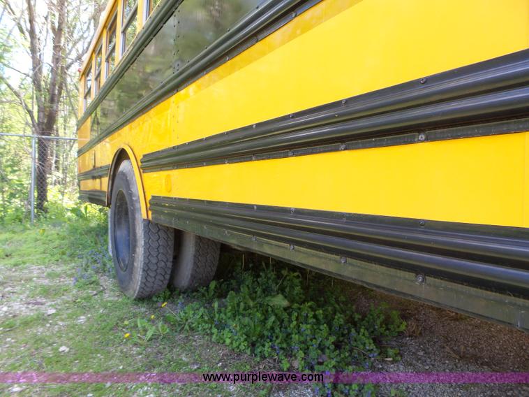 image for item L5734 2001 Freightliner FS65 school bus