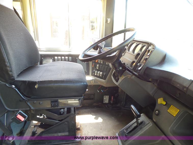 image for item L5734 2001 Freightliner FS65 school bus