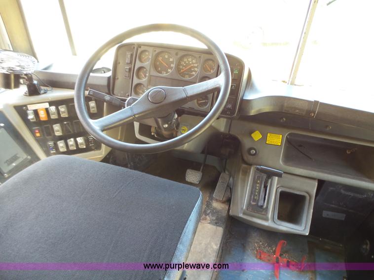 image for item L5734 2001 Freightliner FS65 school bus