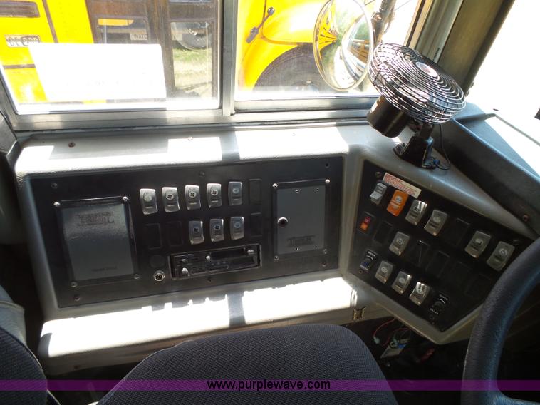 image for item L5734 2001 Freightliner FS65 school bus