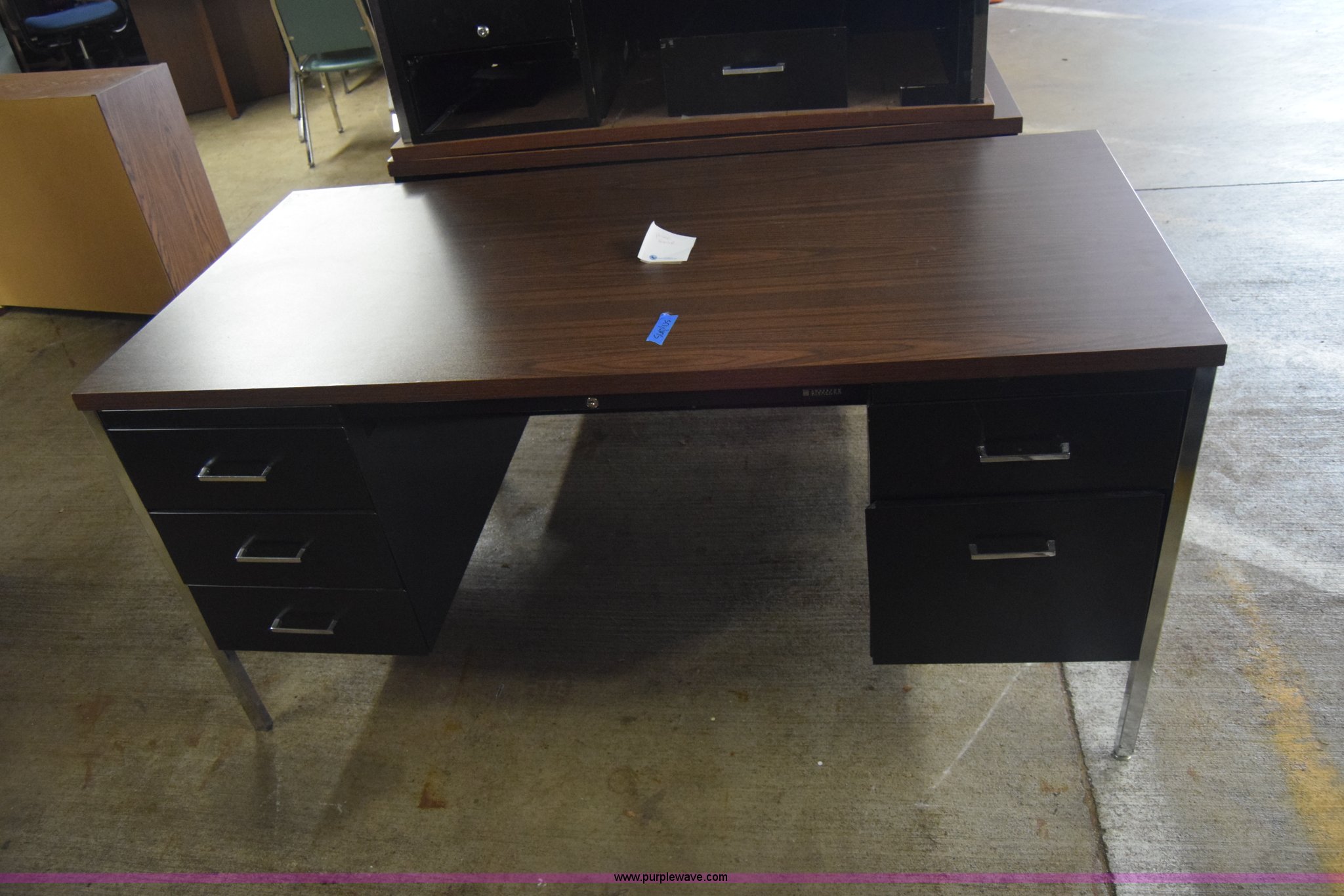 (9) metal office desks in Wichita, KS Item AR9602 sold Purple Wave