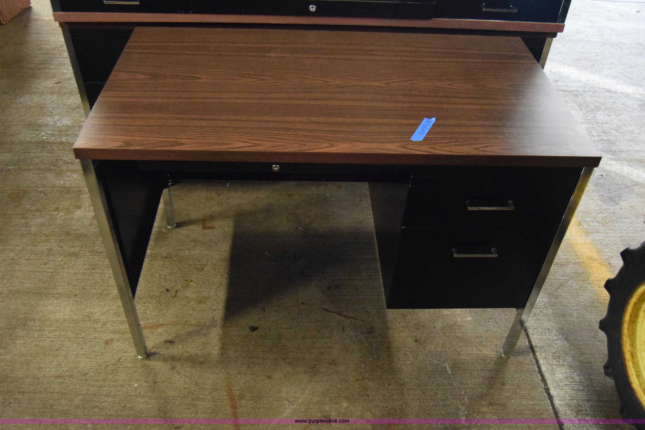 (9) metal office desks in Wichita, KS Item AR9602 sold Purple Wave