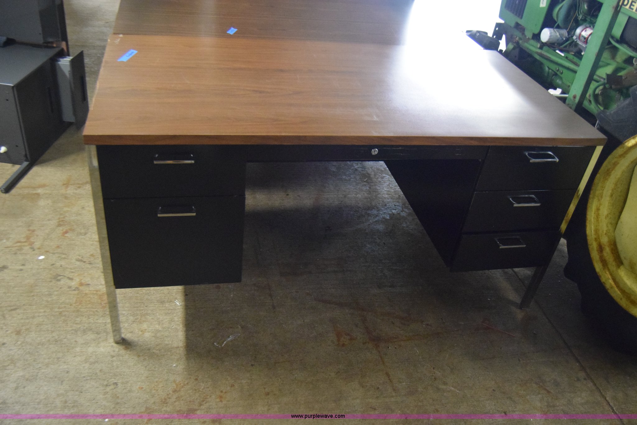 (9) metal office desks in Wichita, KS Item AR9602 sold Purple Wave