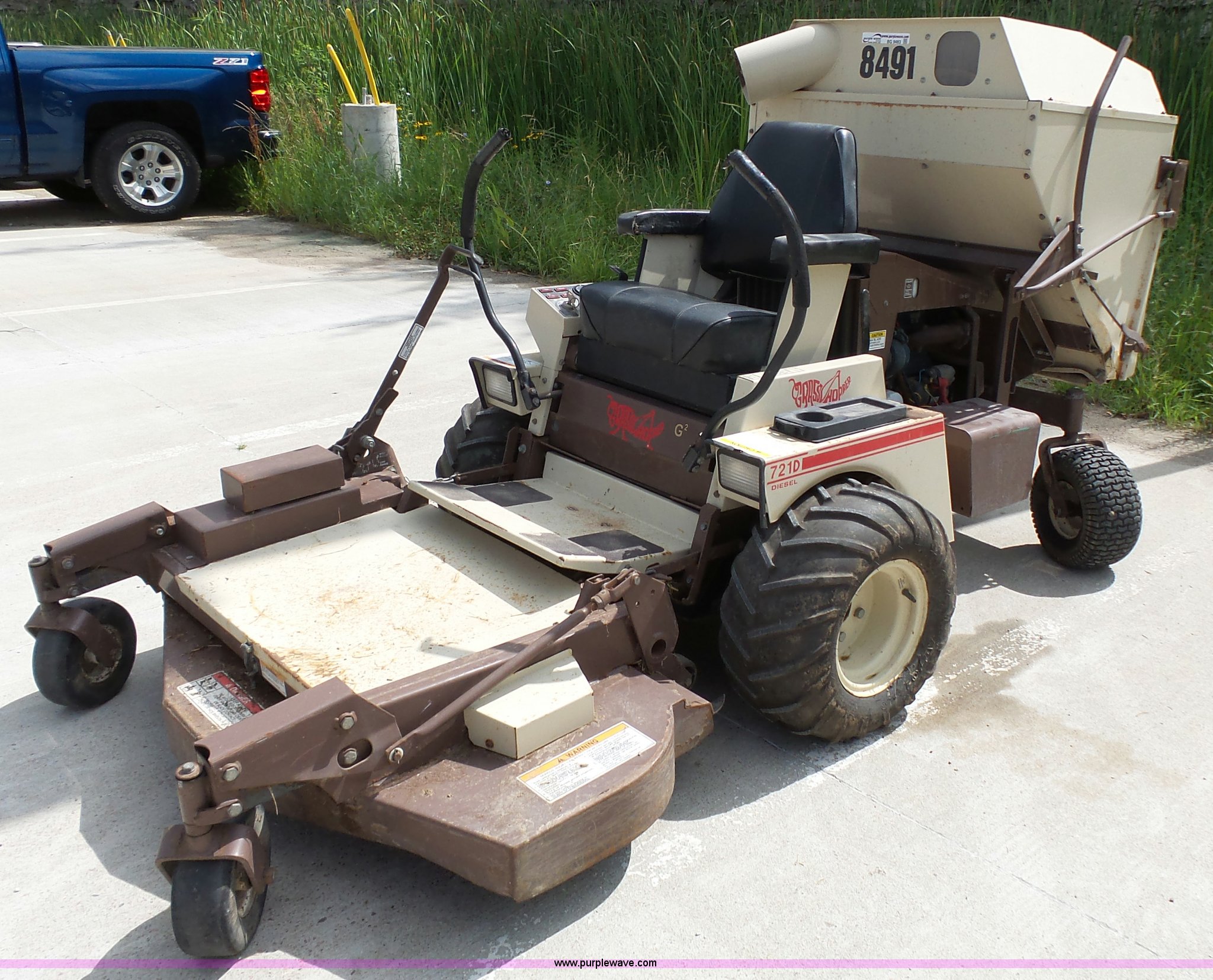 1999 721D lawn mower in Olathe, KS Item BG9483 sold