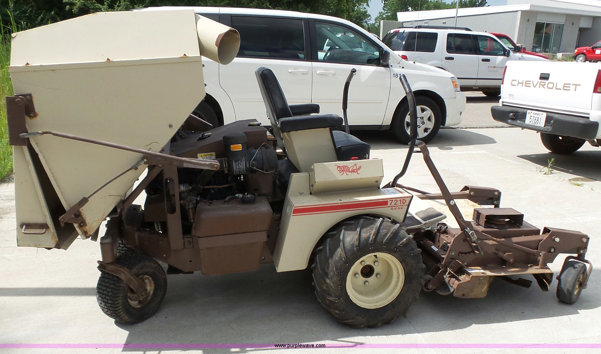 1999 721D lawn mower in Olathe, KS Item BG9483 sold