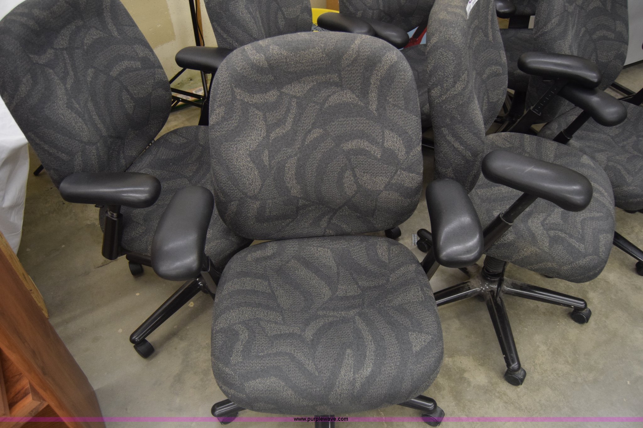 (9) office chairs in Wichita, KS Item BW9873 sold Purple Wave