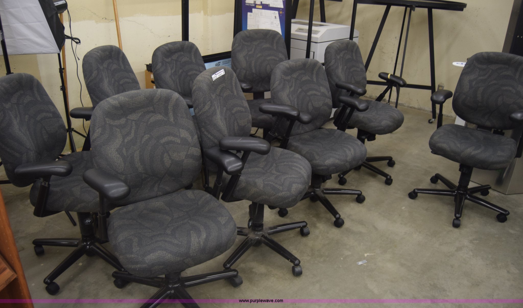 (9) office chairs in Wichita, KS Item BW9873 sold Purple Wave