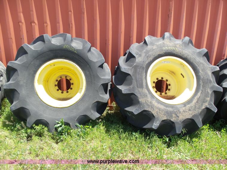 image for item AR9282 (2) 35.5L32 tires