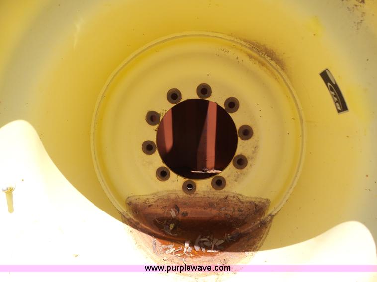 image for item AR9282 (2) 35.5L32 tires