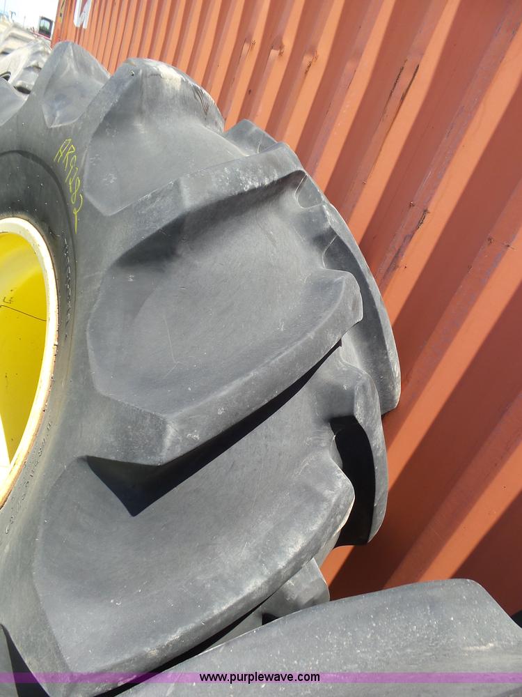 image for item AR9282 (2) 35.5L32 tires