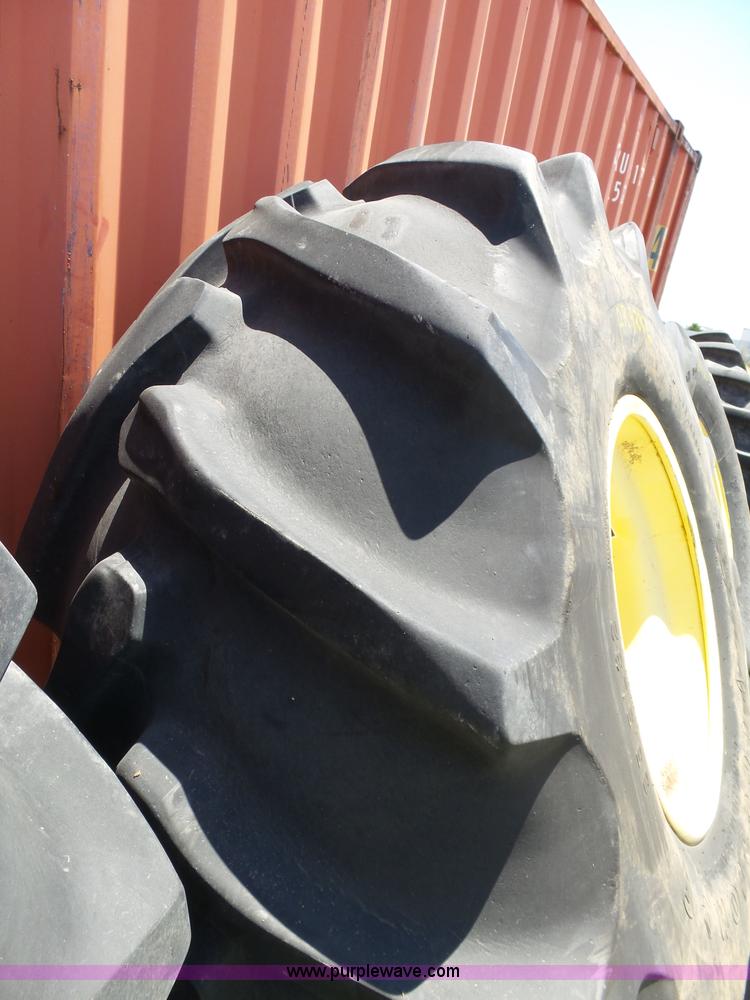 image for item AR9282 (2) 35.5L32 tires