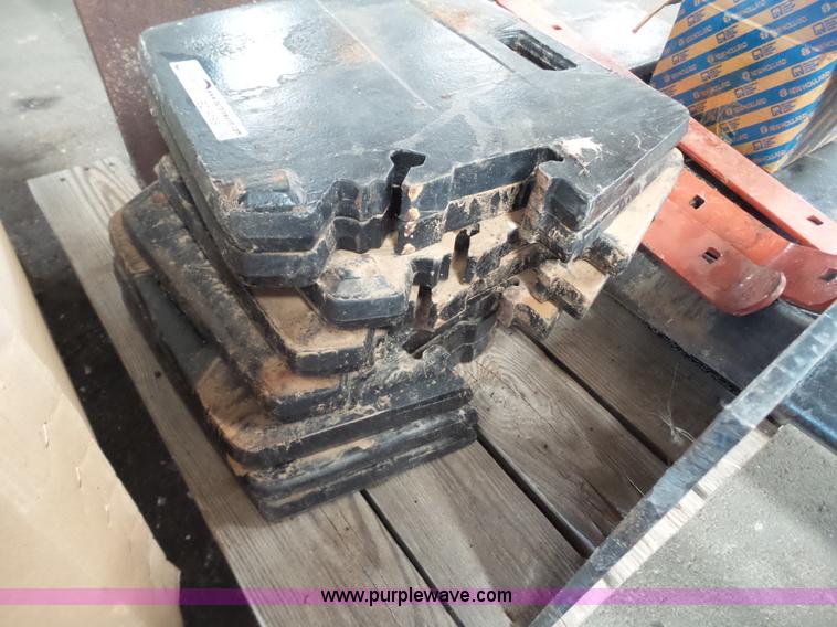 image for item BZ9165 Tractor weights and parts