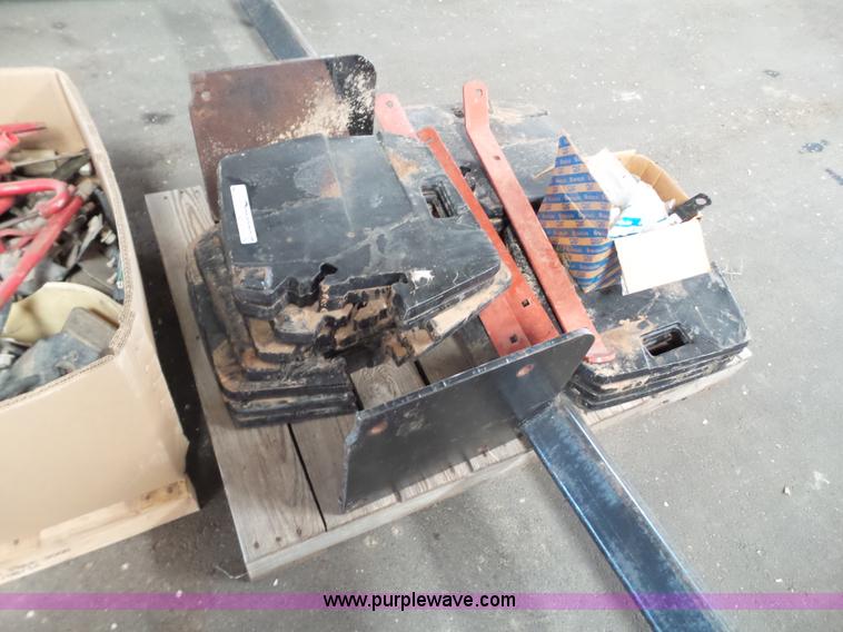 image for item BZ9165 Tractor weights and parts