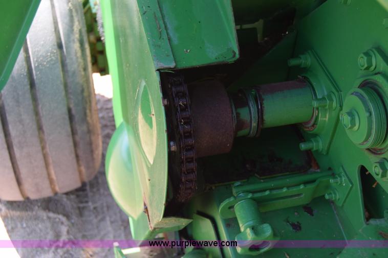 image for item CB9278 2009 John Deere 567 round baler