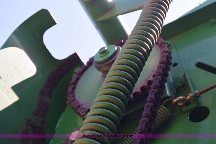 image for item CB9278 2009 John Deere 567 round baler