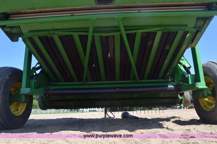 image for item CB9278 2009 John Deere 567 round baler