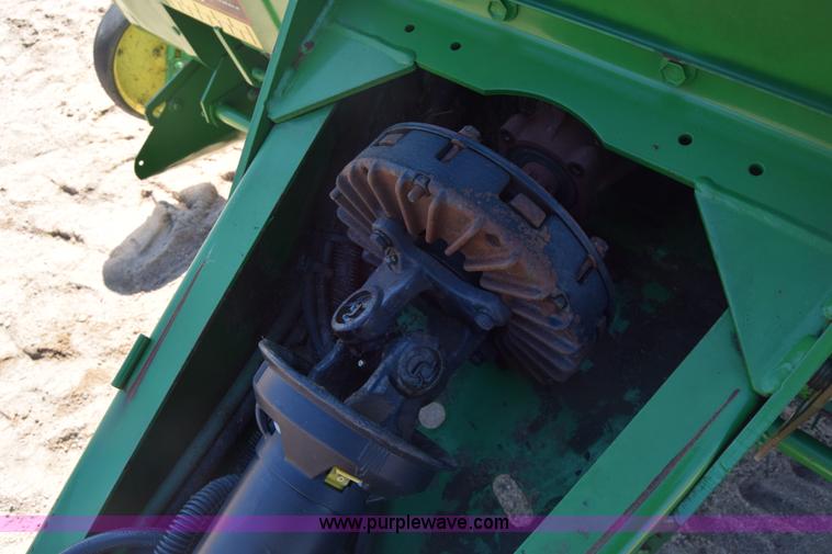 image for item CB9278 2009 John Deere 567 round baler