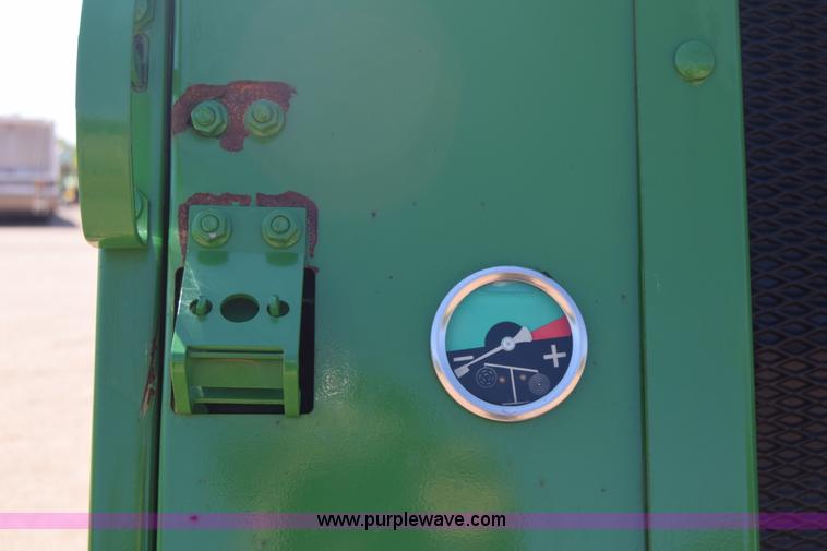 image for item CB9278 2009 John Deere 567 round baler