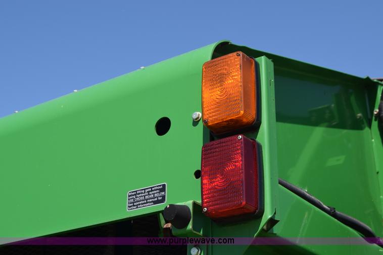 image for item CB9278 2009 John Deere 567 round baler