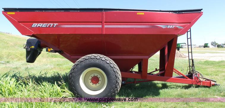 image for item J6011 2009 Brent 882 grain cart