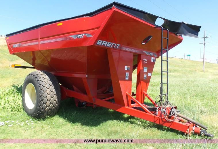 image for item J6011 2009 Brent 882 grain cart