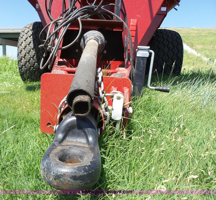 image for item J6011 2009 Brent 882 grain cart