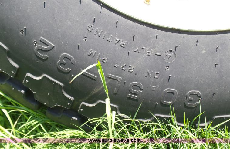 image for item J6011 2009 Brent 882 grain cart