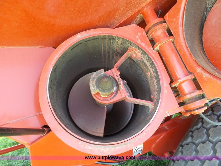 image for item J6011 2009 Brent 882 grain cart