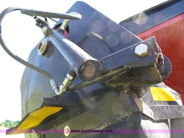 image for item J6011 2009 Brent 882 grain cart